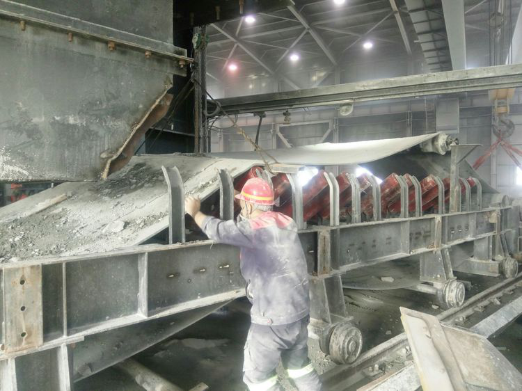 細(xì)碎車間重型移動帶式給礦機