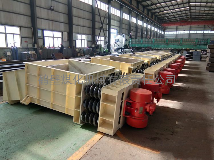 炎炎夏日！鶴壁煤化教您如何給振動(dòng)給料機(jī)降溫？